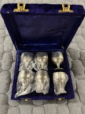 复古 6 件套镀银 2 1/2 英寸迷你高脚杯蓝色天鹅绒盒 — 第 1/3 张图片