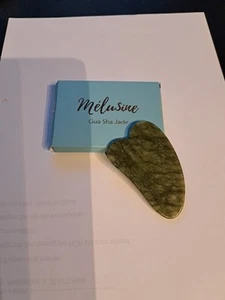 Melusine Gua Sha Jade Beauty-Tool Gesichtsmassage Natürlich - NEU - Bild 1 von 4