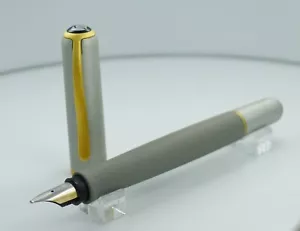 Epoch Granite Silver Pelikan P363 Fountain Pen 14k Gold Nib Nice !! - Picture 1 of 4