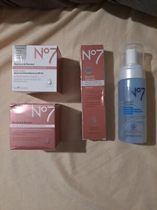 No7 Restore & Renew Multi-Action Gesichts- & Hals-Hautpflege-Set - Bild 1 von 5