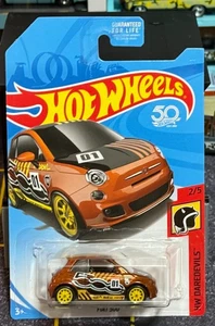 Fiat 500 Super Treasure Hunt STH 2018 Hot Wheels 50 aniversario con protector - Imagen 1 de 2