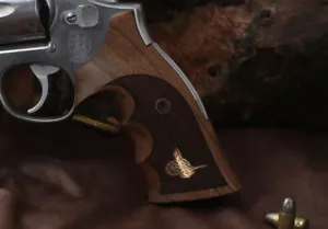 KSD Brand Smith Wesson K/L/X - Impugnature in noce compatibili telaio mozzo rotondo diamante - Foto 1 di 2
