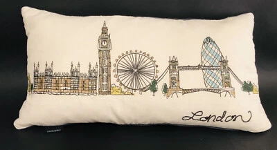 Hermosa almohada llena de plumas Cynthia Rowley London Foto 1 de 4