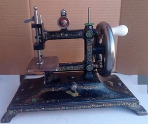 Máquina pequeña de coser antigua de hierro fundido Bremner-Bruckmann - Imagen 1 de 15