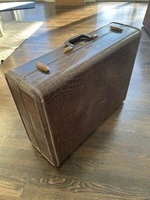 VTG Samsonite Travel Suitcase 4136 Brown Faux Alligator - Image 1 of 4