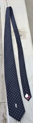 Corbata vintage para hombre Yves Saint Laurent, logotipo YSL blanco, negra con lunares blancos Foto 1 de 4