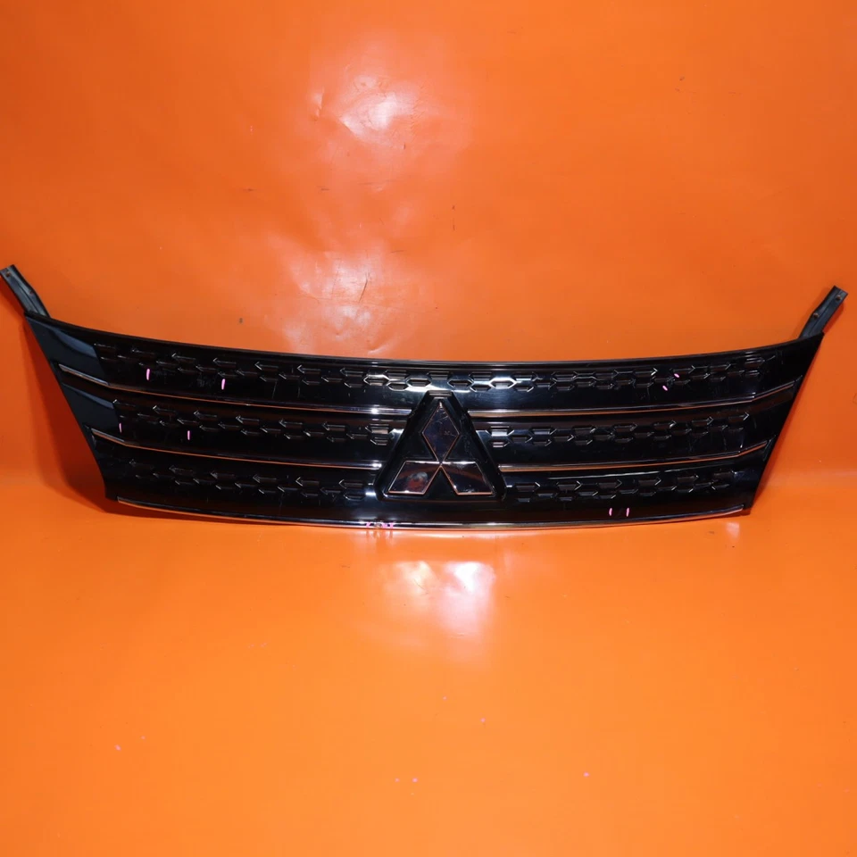 REJILLA MITSUBISHI OUTLANDER 2022 2023 62310W120P OEM Foto 1 de 4
