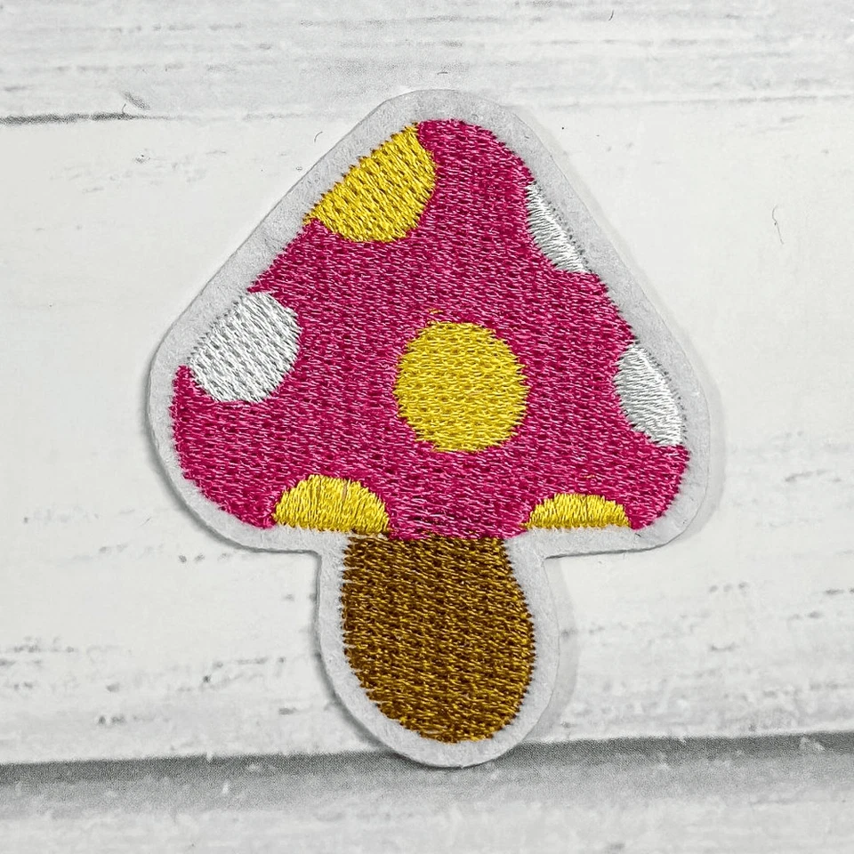 Parche de apliques Wild Magic Mushrooms bordado hierro para coser Foto 1 de 3