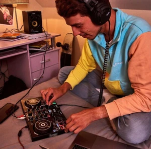 Hercules DJLearning Kit DJ Komplett-Set + keepdrum Laptopständer Silber - Picture 1 of 2