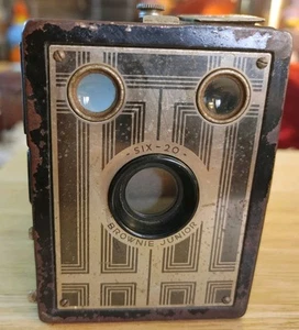 Kodak Six-20 Brownie Junior Box Camera 1930s Vintage Art Deco, Shutter Works - Picture 1 of 6