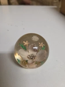 Pisapapeles decorativo vintage flores en acrílico - Imagen 1 de 8