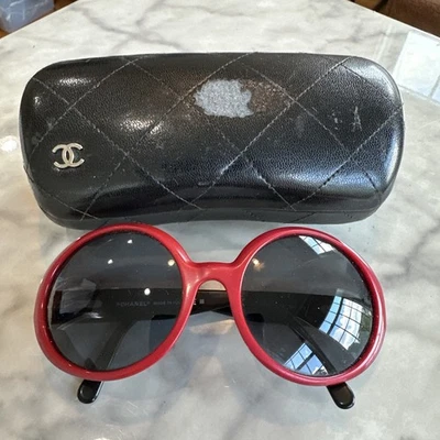 Gafas de sol Chanel redondas negras rojas con estuche 5120 Foto 1 de 4