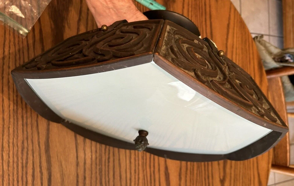 Lámpara de techo gótica de hierro forjado Thomas MOE de seis caras de colección Foto 1 de 4