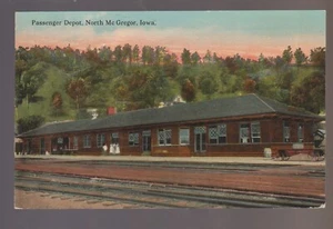 North McGregor Marquette IOWA 1913 DEPOT TRAIN STATION Railroad PASSENGERS IA - Picture 1 of 2