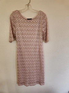 Damen Petite Etuikleid Mid Hellrosa & Gold Spitze 3/4 Arm - Bild 1 von 5