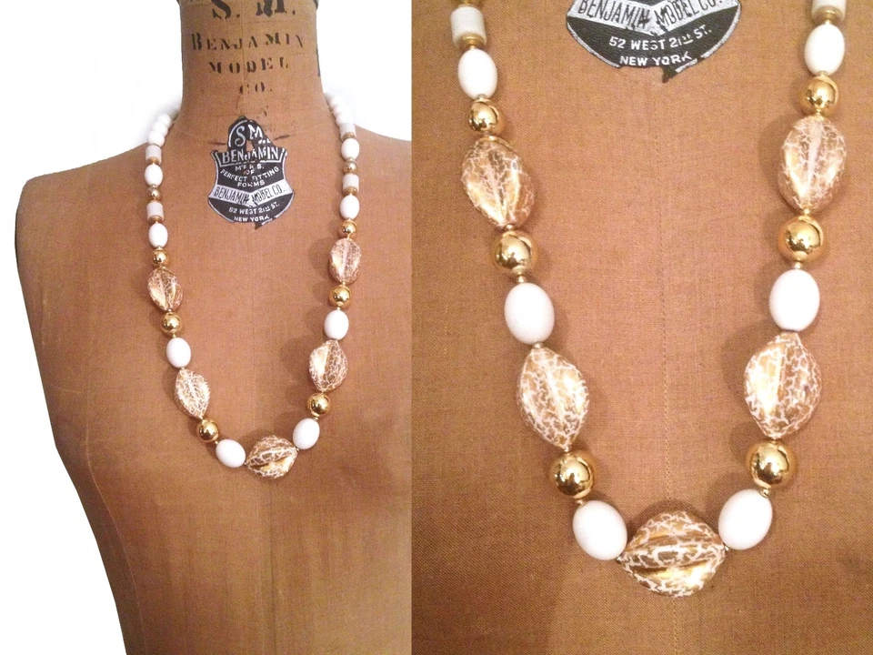 Collar llamativo de cuentas Lucite japonés crema y oro años 50 de colección Foto 1 de 4