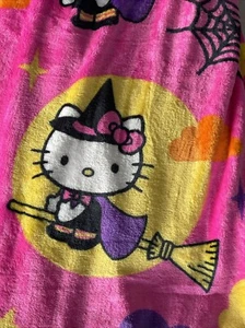 *NEW* HELLO KITTY HALLOWEEN PLUSH THROW BLANKET 50” x 70” SUPER SOFT! PINK WITCH - Picture 1 of 8