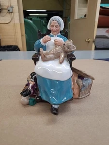 Vintage 1957 Royal Doulton "Nanny" handbemalte Porzellanfigur #HN2221 - Bild 1 von 12