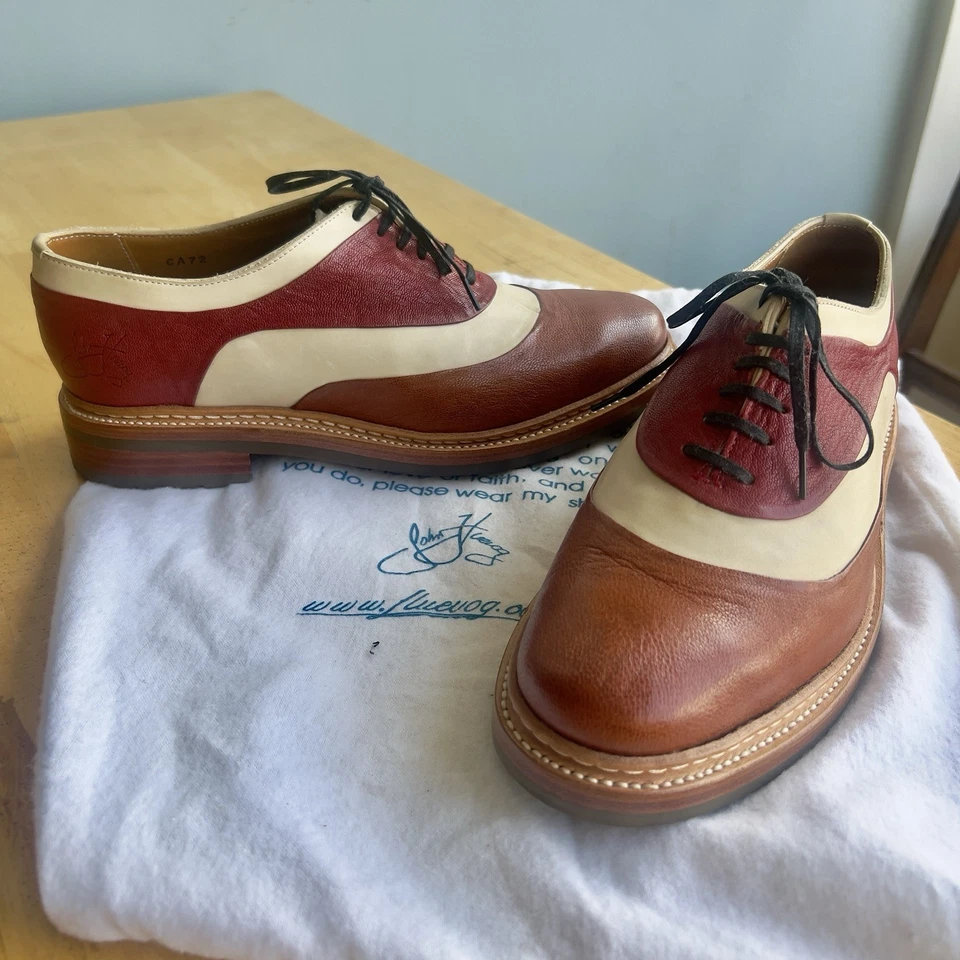 Zapato Swingers John Fluevog Hombre’s Oxford Años 90’s Talla 8- Marrón Rojo Crema. Precio de venta sugerido por el fabricante: $400 Foto 1 de 4