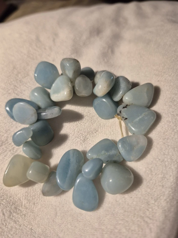 Bonita y delicada pulsera elástica aguamarina diferentes piedras formadas Foto 1 de 2