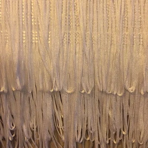 JOBLOT FRINGE WHITE SILKY LOOPED DRESS FRINGING 25M CARD of 2.5 CM to 15 CM DROP - Picture 1 of 2