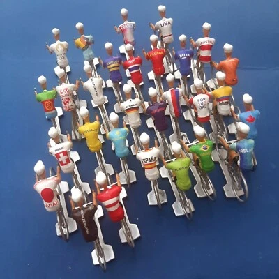 Jeux olympiques Paris 2024  - 29 cyclistes miniatures - Olympic Games - Image 1 of 4
