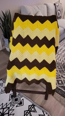 Manta afgana de ganchillo vintage marrón amarillo Chevron Zig Zag retro Apx 53x45 Foto 1 de 4