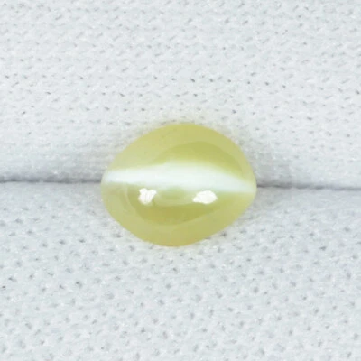 0.66Cts Fine Color Natural Chrysoberyl Cat's eye Oval From SriLanka....!!!!! - Image 1 of 2
