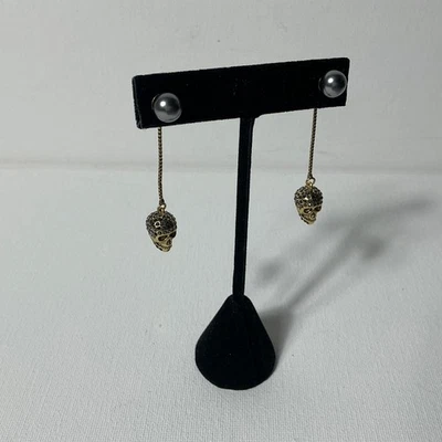 Pendientes calavera de plata Alexander Mcqueen Foto 1 de 2