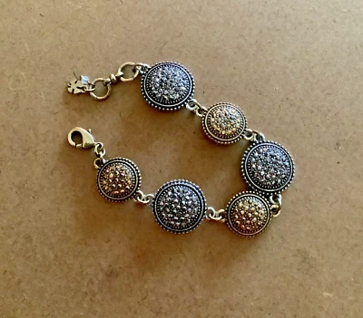 Pulsera medallón vinculado tono plata y oro marca Lucky 8" con piedras pavé Foto 1 de 4