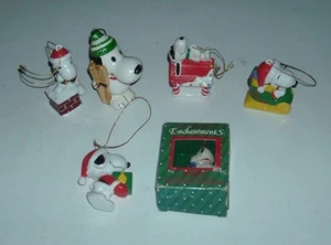 PEANUTS SNOOPY SET 6 WEIHNACHTSSCHMUCK mit MIB MINIATUR PVC KERAMIK - Bild 1 von 3