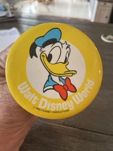 VINTAGE WALT DISNEY WORLD DONALD DUCK 3 1/2 INCH BUTTON - Picture 1 of 5
