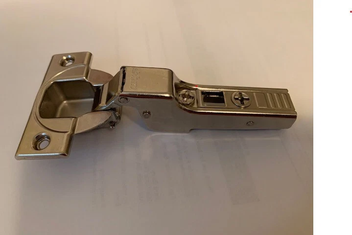 BISAGRAS DE GABINETE BLUM: 110 grados, media superposición, atornillables. Modelo 71T3650 lote de 26 Foto 1 de 1