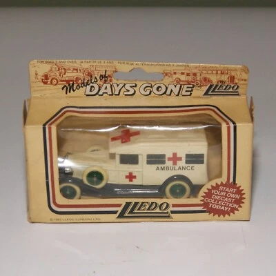 Lledo Edocar Ambulance LP18 - Image 1 of 3