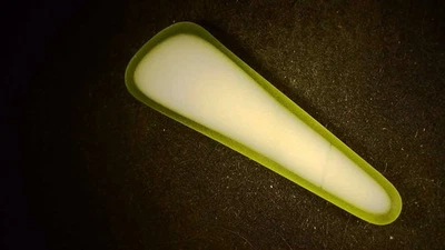 Pieza de vidrio genuino Surf Sand Tumbled verde lima 1,1 g 1,25 L x 3/8 W Foto 1 de 4