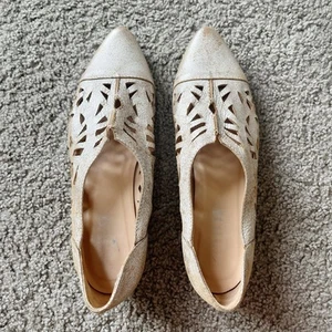 Fidji Echtleder Metallic Silber Laser Cut Spitz Zulaufend Slipper Flats 41/11 - Bild 1 von 9