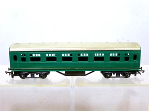 TRI-ANG RAILWAYS MODEL No.R231 .B R 7 " PRIMARY GREEN MAINLINE COACH - Picture 1 of 6