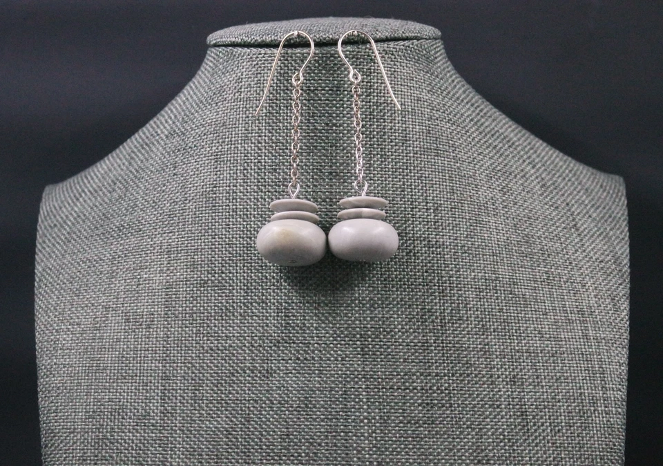 Pendientes de cadena ovalados de plata colgantes con cuentas apilables grises hechos a mano Foto 1 de 4