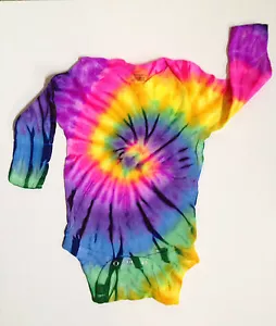 *Neu* Handgefertigter Regenbogen Batik Langarm Einteiler Neugeborene - 18 Monate 30 Jahre Ablaufdatum! - Bild 1 von 1