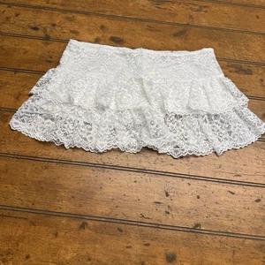 Edikted Stufen Low Rise White Lace Minirock - Size S Small - Bild 1 von 7