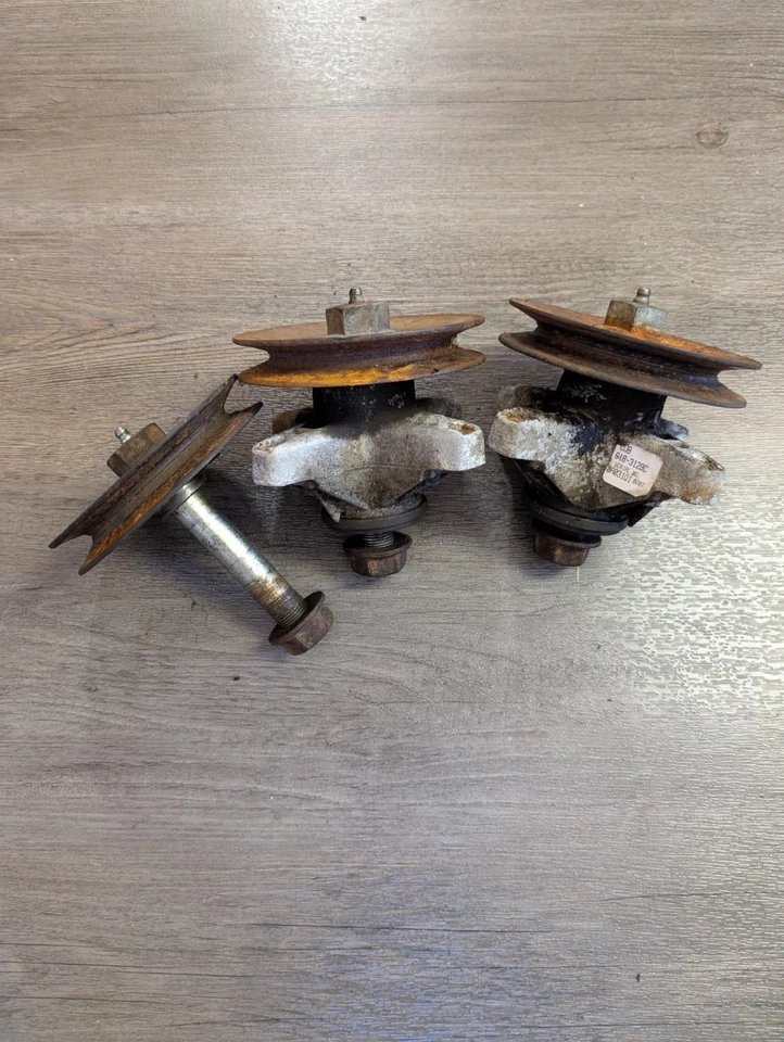 Cub Cadet 3000 Series Deck Spindles, 618-3129C - Image 1 of 1