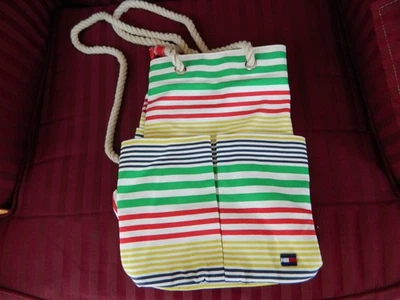 Tommy Hilfiger Mochila Bolso Cubo de Lona Bolso Cartera Pequeño Arco Iris Usado en Excelente Condición LN Foto 1 de 4