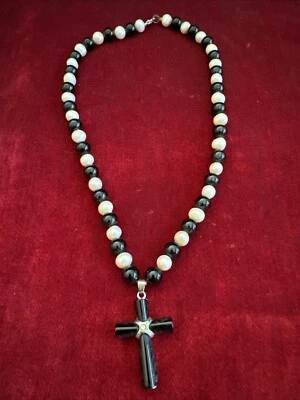 "Collar colgante cruz jade negro perlas blancas 18"" de largo" Foto 1 de 4