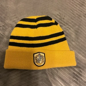 Harry Potter Beanie Hufflepuff Wappen Logo Wizarding World Hogwarts - Bild 1 von 3