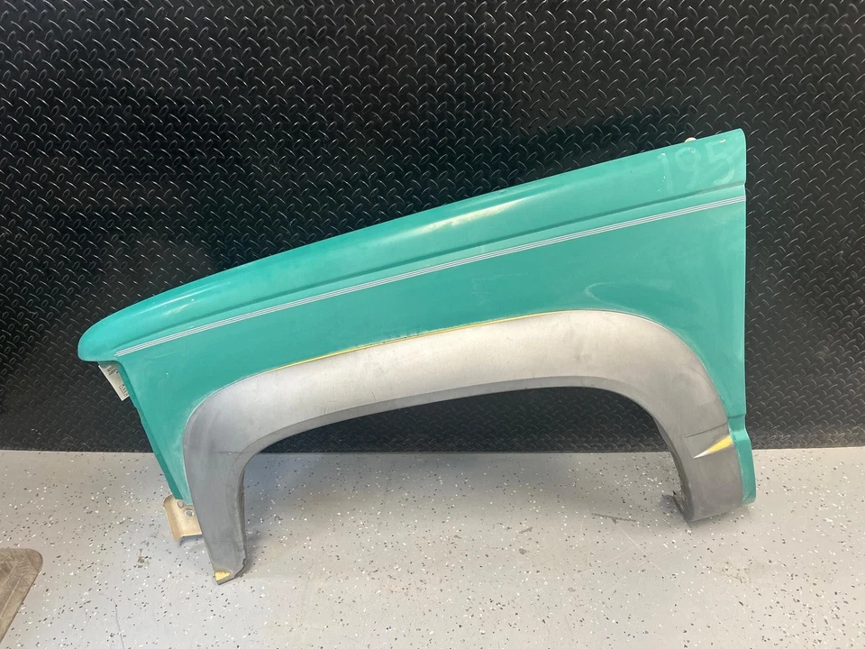 88-02 CT3500 Fender Front fender flare LH - Image 1 of 4