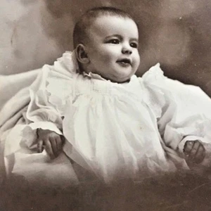 Antique Photo ~ A beautiful Gerber looking baby. Big Eyes. Bradford, PA - Picture 1 of 2