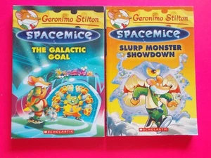 GERONIMO STILTON - SPACEMICE - #4 THE GALACTIC GOAL & #9 SLURP MONSTER SHOWDOWN - Picture 1 of 4