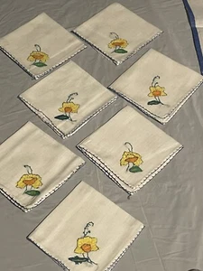 Vintage Rescued Handmade P Appliqued 2 Tablecloth And 7 Napkins. - Picture 1 of 13