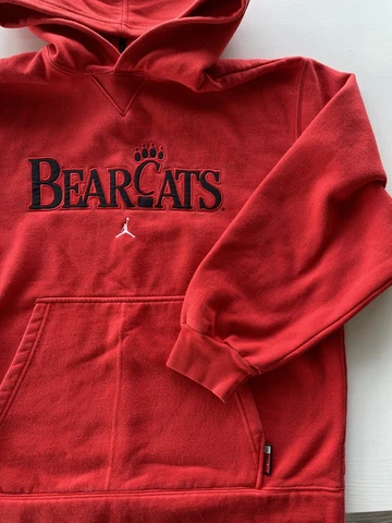 Cincinnati bearcats vintage Jordan EUC red pullover sweatshirt medium (runs big) Cover