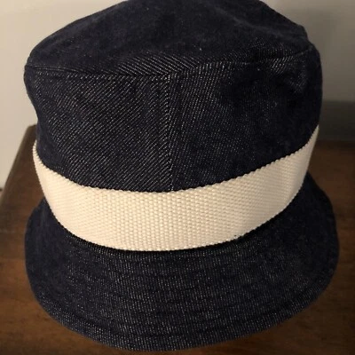 Sombrero cubo azul denim Gap M/L con parche de cuero Foto 1 de 4